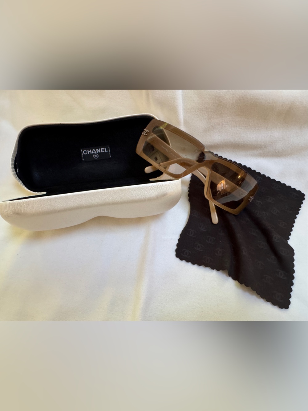 CHANEL Beige and Brown Square Gradient Sunglasses with Logo Accent